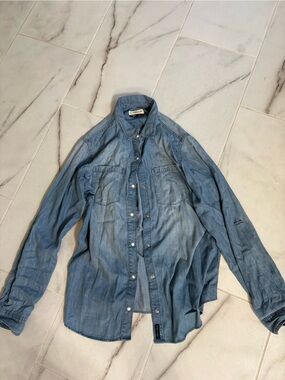 Magellan Outdoors Light Blue Denim Shirt - women